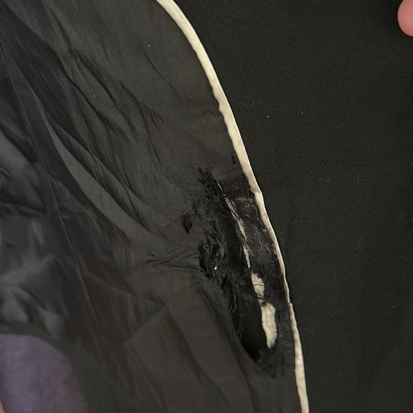 Gap Women's Black Blazer - Picture 8 of 9